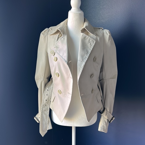 **SOLD** BCBGMaxazria Cropped Tan Belted Trench Coat Jacket - Picture 7 of 10